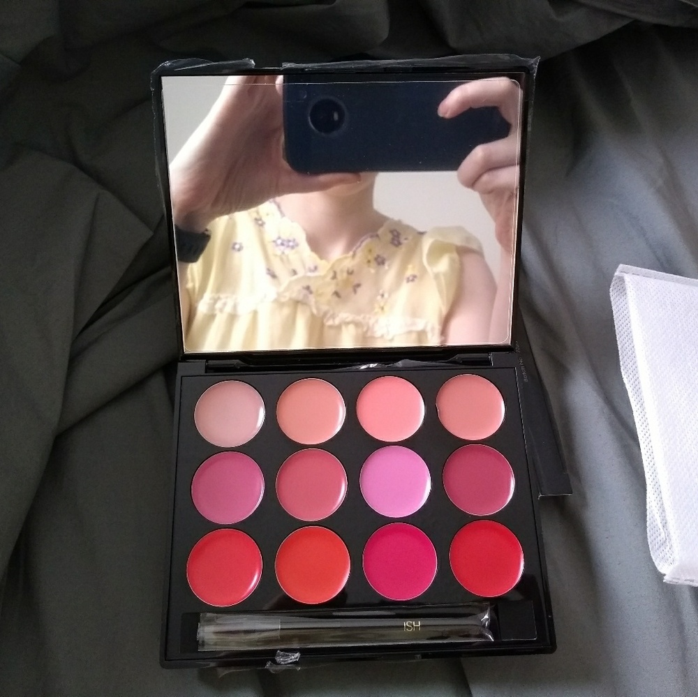 ISH lip pallette